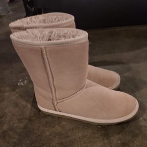 Womens Pink Fuzzy Boots